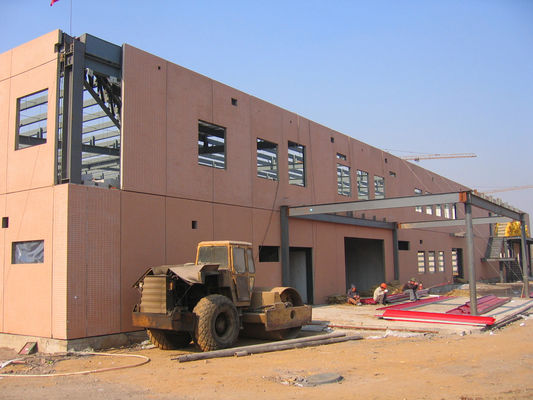 Vor ausgeführter Stahlkonstruktions-Hochbau mit neuer Isolierungs-Platte