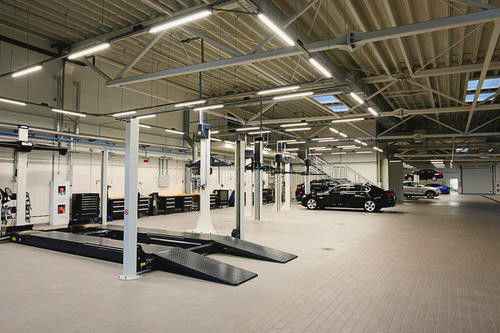 Helle Stahlrahmenkonstruktions-Werkstatt-Gebäude für Auto-Reparatur-Dienstleistungen