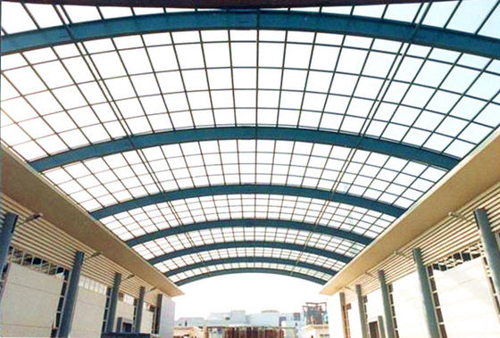 Bogen-Dach-Stahlrahmen-Handelsgebäude-moderne Stahlkonstruktionen, die Oberfläche malen