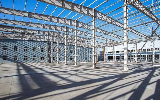 Stahlkonstruktionswerkstatt in Fertigbauweise mit Brückenkran