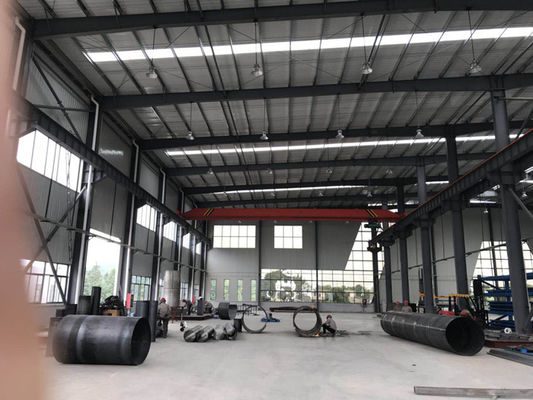 Qingdao Hochwertige vorgefertigte Stahllager entworfen Stahlkonstruktion Gebäude kundenspezifische Werkstatt
