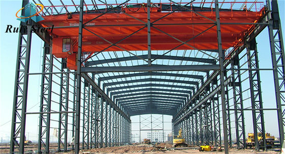 Bauwerk Stahlkonstruktion Fabrikationslager mit Oberkran