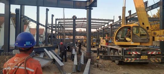 Prefabrizierte Fertigwaren Prefabrizierte Stahlkonstruktion Isolierter Kran Metallkonstruktion Sandwichplatten Wandwerkstatt