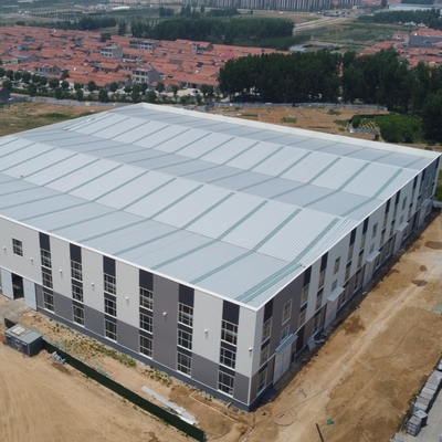Q235B Vorgefertigtes Stahlgebäude mit Isolierpaneelen