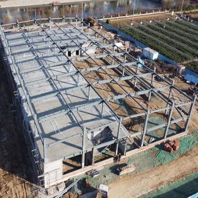 Q355B Mehrfeld-Stahlkonstruktion-Industriegebäude in Fertigbauweise
