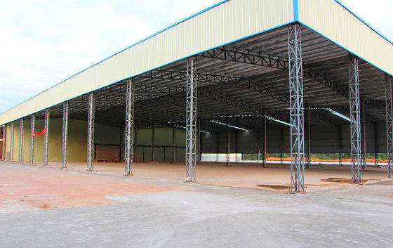 Vorgefertigte leichte Stahlhalle mit Fachwerkträgerdach