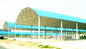 Helle Stahlrahmenkonstruktions-offene Bucht-Hallen für Baustelle-Baumaterial