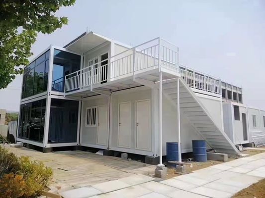 Kaffeehalle mit galvanisierter Struktur